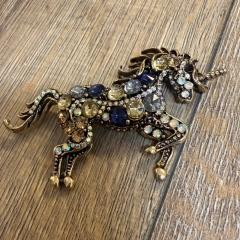 Brosche - Einhorn mit Strasssteinen inkl. Öse für Kette - Aetherwelt