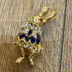 Brosche - Hase mit Strasssteinen - Aetherwelt