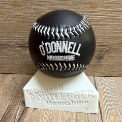 Moonshine O'Donnell - Adventskalender - Baseball mit gesticktem Logo inkl. Präsentationsständer