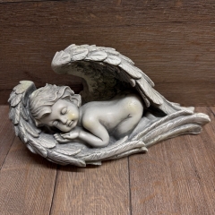Gartenstatue - Engel - liegt im Flügel klein - grau (in & outdoor)