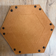 Würfel - Würfelschale Hexagon - Dice tray - Filz 27cm x 27cm - braun