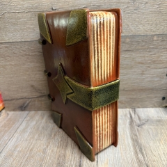 LARP - Waffe - Buch/ Book mit Beschlägen - braun/ gold - 25cm