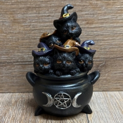 Figur - Lustige Katzen - 5 Hexenkatzen sitzen in Hexen-Kessel - coloriert