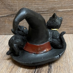Figur - Lustige Katzen - Hexenhut mit spielenden schwarzen Katzen 2-fach sortiert - einzeln - coloriert