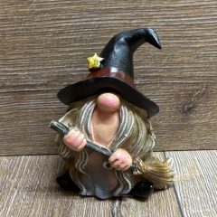 Figur - Lustige Hexe mit Knubbelnase klein - lila Hut & Besen