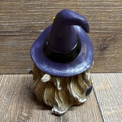 Figur - Lustige Hexe mit Knubbelnase klein - lila Hut & Kessel