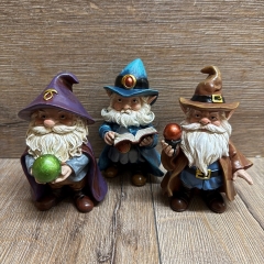 Figur - Mystischer Elfen- Zauberer klein - lila Hut & Kugel groß - neu