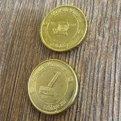Larp Münze* - Bist du Amboss sei geduldig, bist du Hammer schlage zu! - Gold* - Entscheidungsmünze