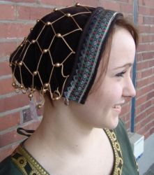 Kopfbedeckung LC - Haube für Damen mit Perlen aus Samt in verschiedenen Farben