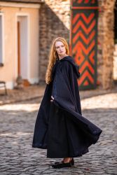 Mantel LC - 6013 Wollumhang mit langer Kapuze und handgefertigter Stickerei