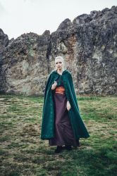 Mantel LC - 6013 Wollumhang mit langer Kapuze und handgefertigter Stickerei